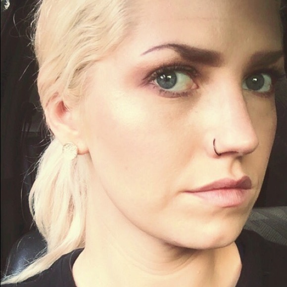 Meet your Posher, Katherine - Picture 1 of 1